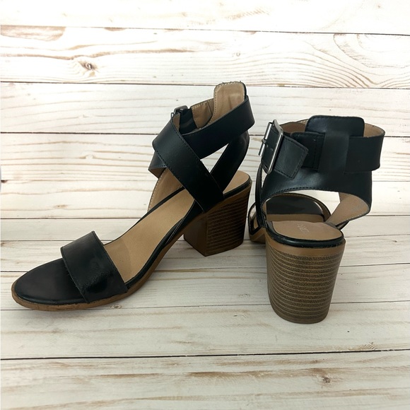 Black Merona straps heeled sandals - Picture 3 of 5